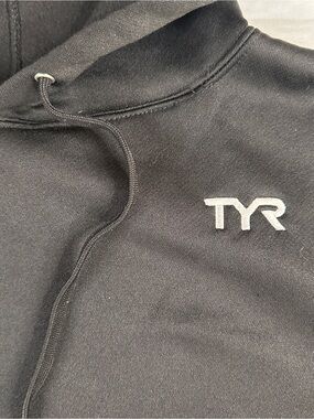 TYR Hoodie - Men’s Size Large - Black Pullover Hoodie  - (533)